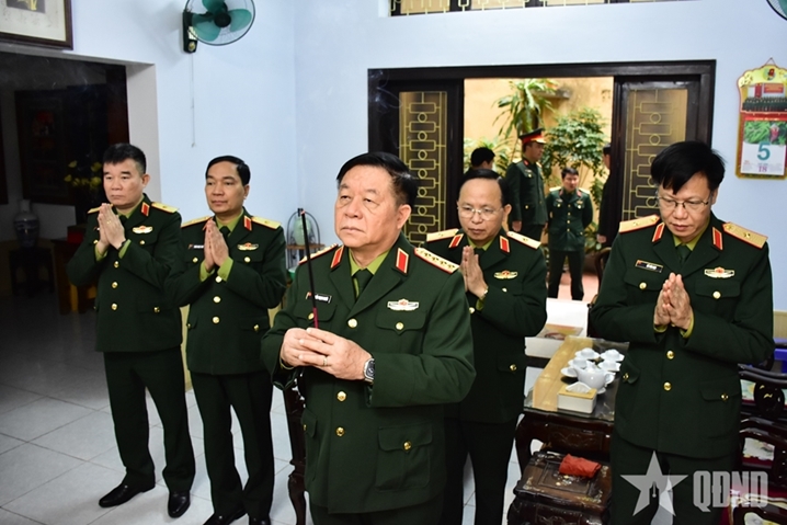 阮仲义大将春节前看望慰问党、国家、军队原领导人